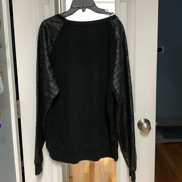 Vintage LACOSTE Black Alligator Texture‎ Sweater - Picture 2 of 3